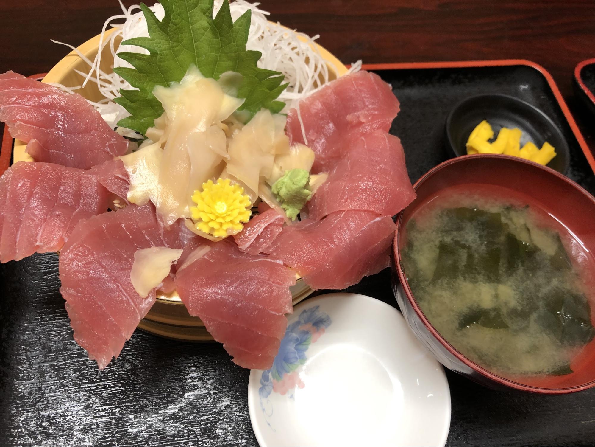 贅沢マグロ丼